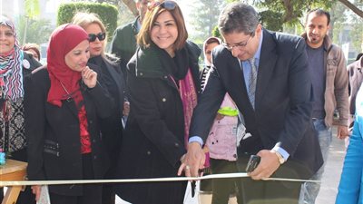بالصور.. سوزان القليني تفتتح المعرض الخيري السنوى بجامعة عين شمس