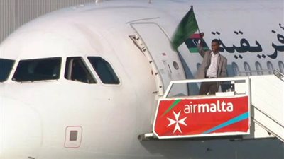 رئيس وزراء مالطا يفجر مفاجأة بشأن اختطاف الطائرة الليبية
