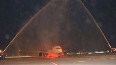 مدافع المياه تستقبل أول رحلة فرنسية بالمبنى 2 بمطار القاهرة