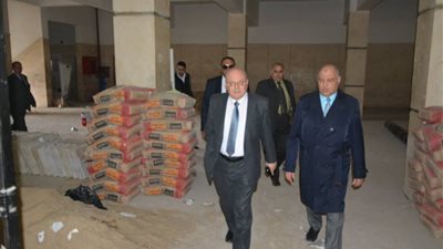 عبد البارى يتفقد تجهيز المبنى المؤقت لكلية طب الأسنان بجامعة الزقازيق استعدادا لبدء العام الدراسى الجديد 