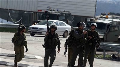 طائرات إسرائيلية تلقي حلوى مسممة على جنوب نابلس