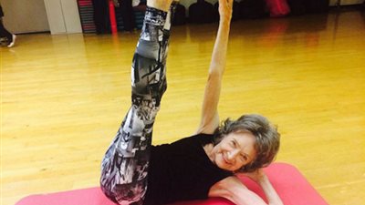 بالفيديو..أقدم معلمة يوجا بالعالم عمرها قرن إلا عامين ودخلت موسوعة جينيس