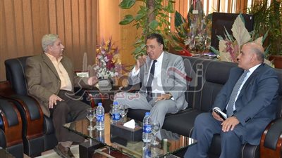 وزير الصحة على رأس قافلة طبية فى الاسماعيلية للإطمئنان على حالات الأسر المسيحية القادمة من العريش