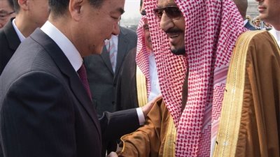 الملك سلمان يصل السعودية بعد إلغاء زيارة للمالديف