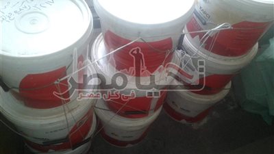 ضبط ربع طن بويات منتهية الصلاحية بالقنطرة غرب