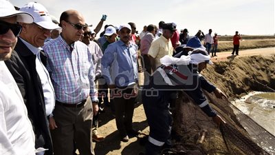 مميش يستقبل القيادات والعاملين بالهيئة العامة الاقتصادية ويرافقهم بالمشاريع الكبرى بالمنطقة