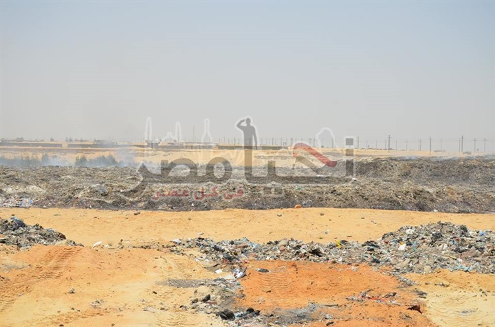 محافظ الاسماعيلية يتابع أعمال تطهير منطقة مقلب القمامة بمدينة المستقبل السكنية