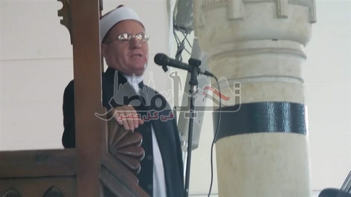 بالصور.. محافظ الإسماعيلية ومدير الأمن يؤدون صلاة العيد بمسجد أبو بكر الصديق
