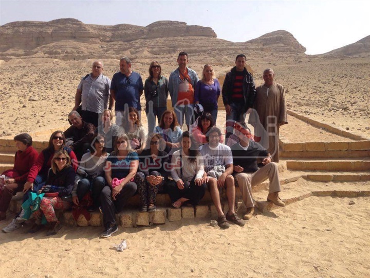 انتعاشة سياحية في المنيا وفود 8 دول تزور المناطق الأثرية بتل العمارنة وبني حسن