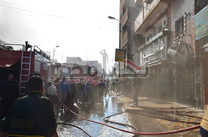 بالصور.. الحماية المدنية تنجح فى السيطرة على حريق باحد المحلات الكبرى بحى ثانى الاسماعيلية