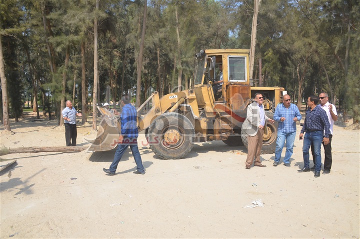 السكرتير العام المساعد لمحافظة الإسماعيلية يتابع أعمال المرحلة الثالثة لتطوير الغابة