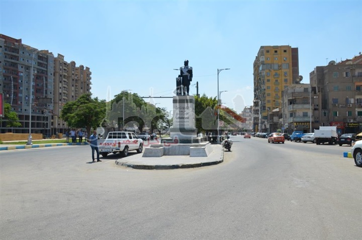 محافظ ومدير أمن الإسماعيلية يتفقدان التعديلات المقترحة  لعدد من المحاور المرورية بمدخل المدينة