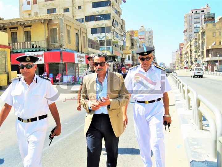مدير أمن الإسماعيلية يتفقد شوارع المدينة والأسواق لمتابعة ضبط الأسعار