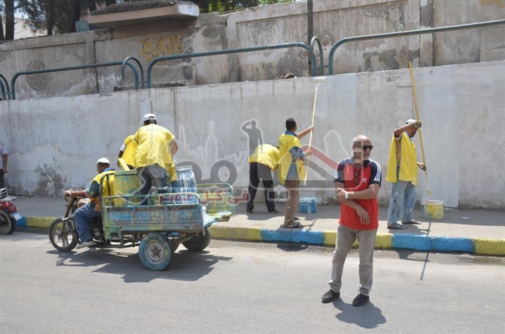محافظ الإسماعيلية يشهد فعاليات مبادرة "شارك ونضف"  بشوارع حى ثان