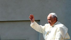 البابا يزور معسكر